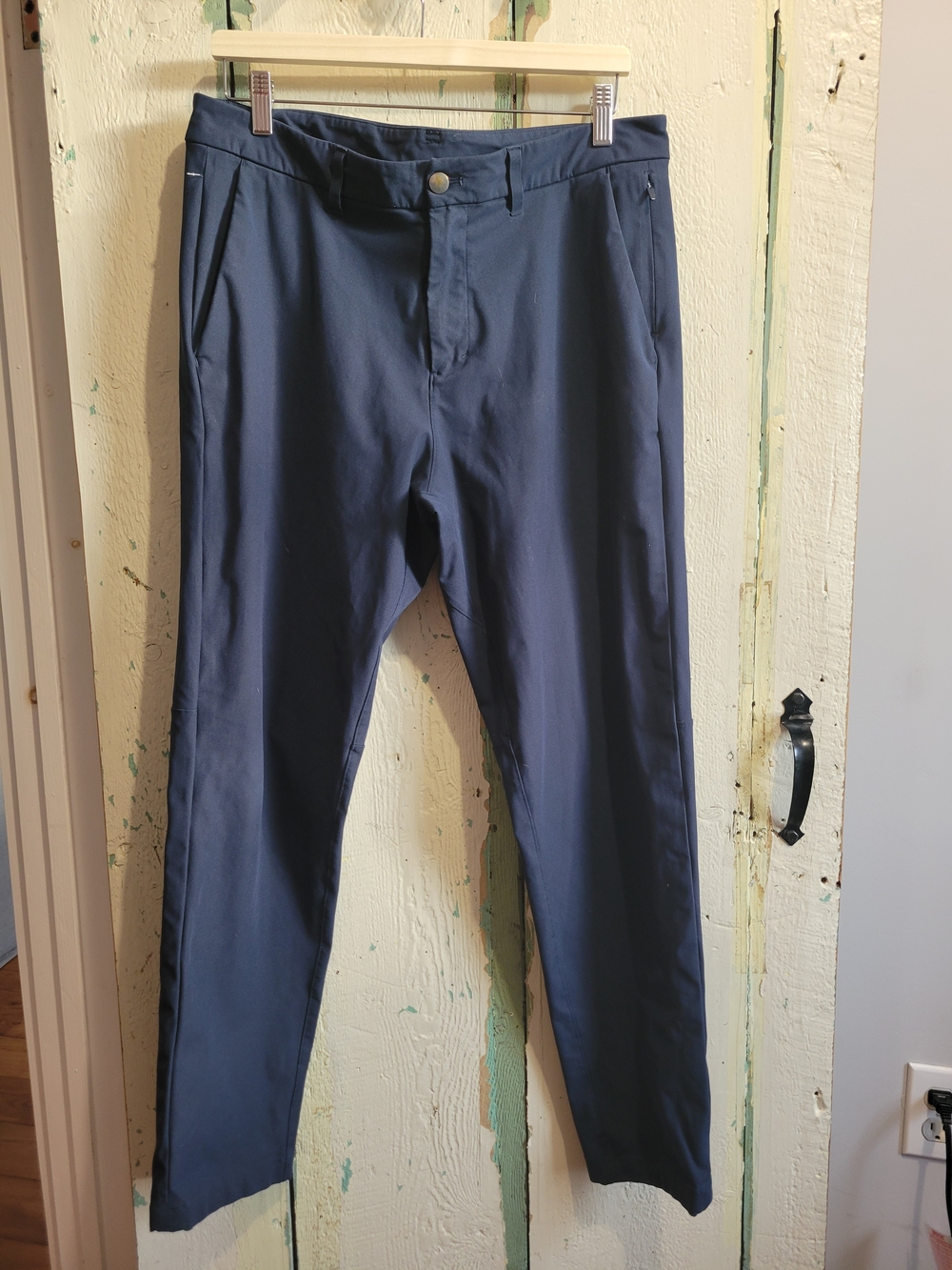 Lululemon 34x30 Men's Navy Commission Pants - Signs Of Wear